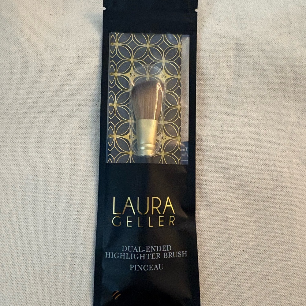 Laura Geller Dual-Ended Highlighter Brush Retails for $24 (new)